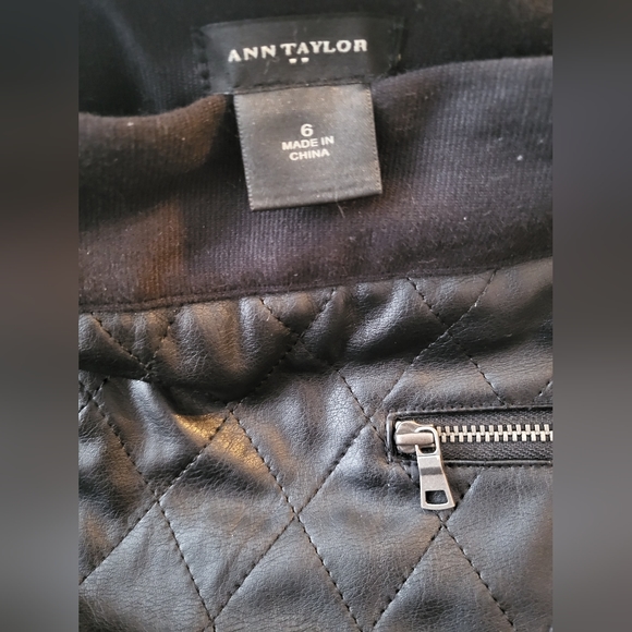 Ann Taylor Quilted Faux Leather Pencil Skirt Size 6 Black - Picture 9 of 10